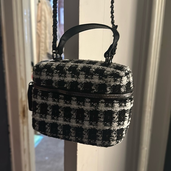 QUILTED BLACK AND WHITE MINI BAG BNWT NEVER USED - Picture 3 of 3
